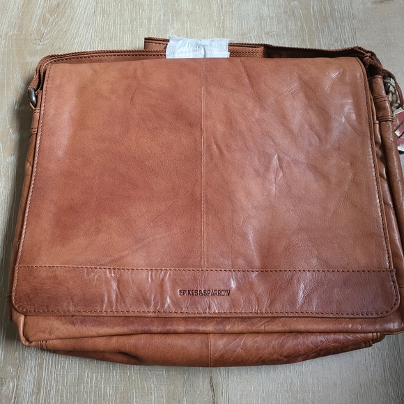 Spikes and Sparrow Noah 100% Leather Flap Shoulder Crossbody Bag - Picture 1 of 11